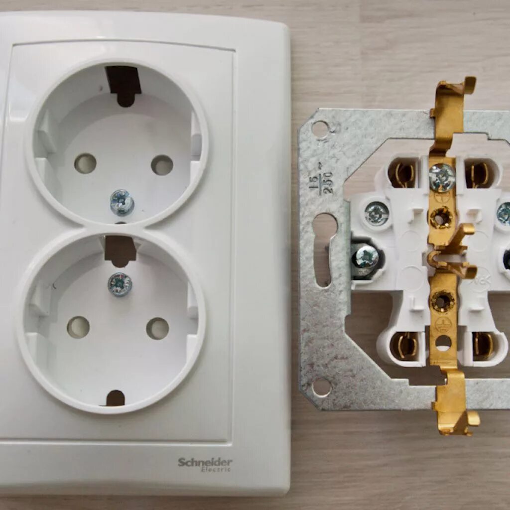 Подключение внешней двойной розетки Установка встраиваемых розеток в Барнауле, цены Муж на час