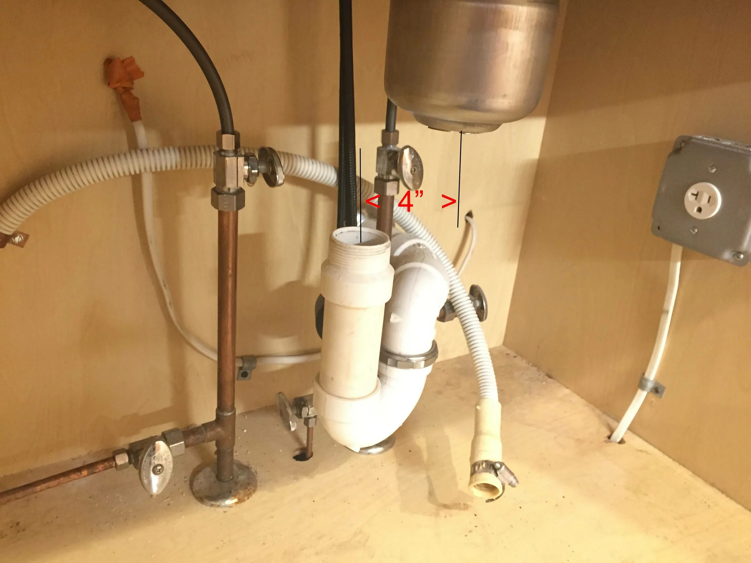 Подключение воды к умывальнику plumbing - How can I align an existing drain trap with my new kitchen sink? - Ho