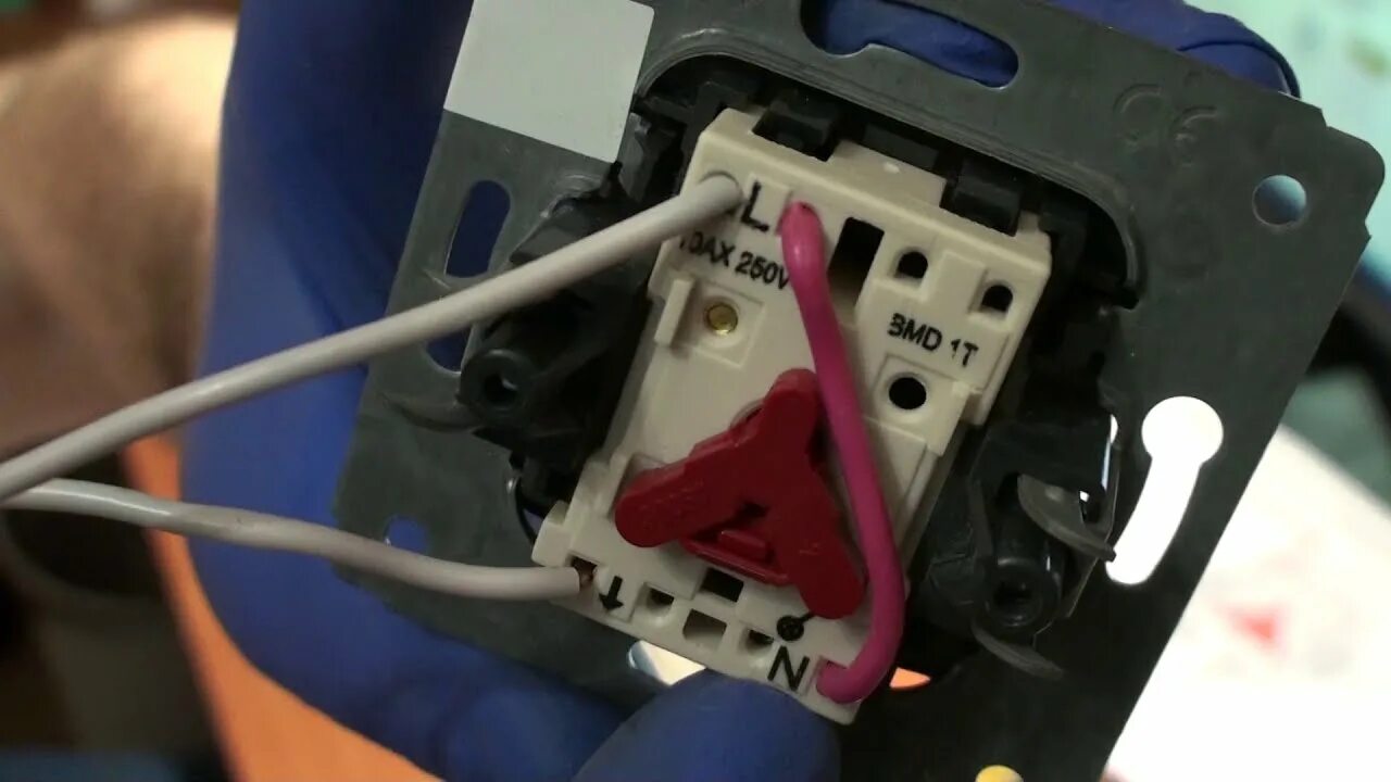 Подключение выключателя легран с подсветкой 7 Выключатель Legrand Cariva, с подсветкой, подключение. - YouTube