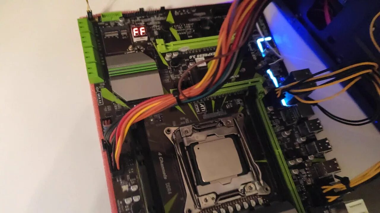 Подключение x79 к блоку питания Atermiter X99 LGA2011-V3 Post Code FF - YouTube