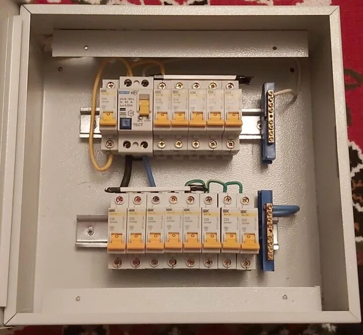 Подключение ящика с автоматами Собранный электрощит, с автоматами и УЗО - купить в Нефтеюганске, цена 1 500 руб