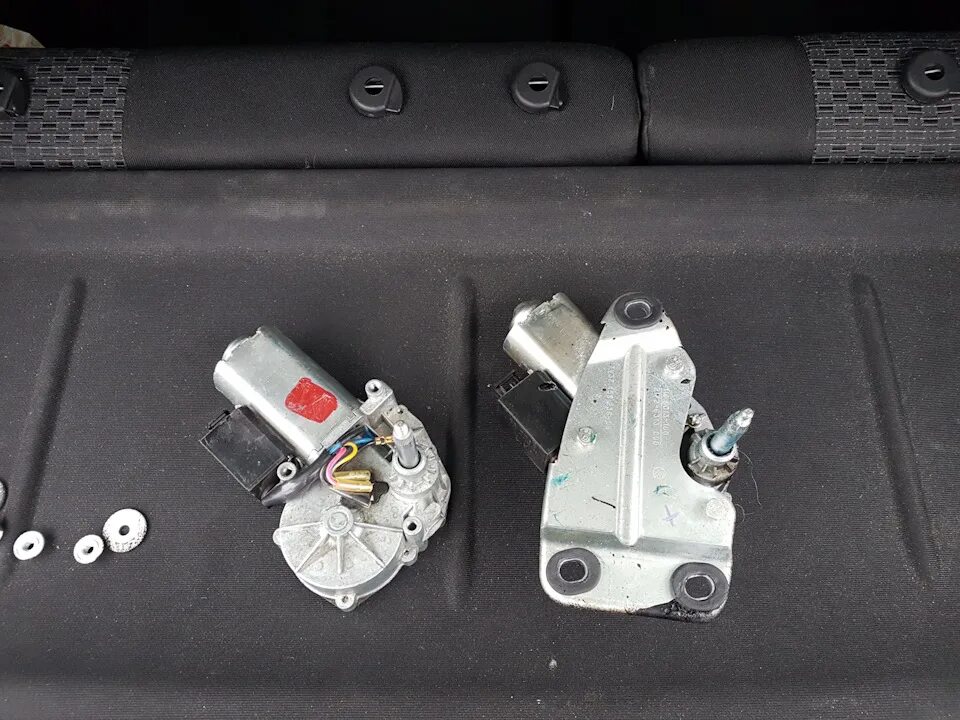 Подключение заднего дворника гранта Замена моторчика заднего стеклоочистителя. - Lada Гранта лифтбек, 1,6 л, 2015 го