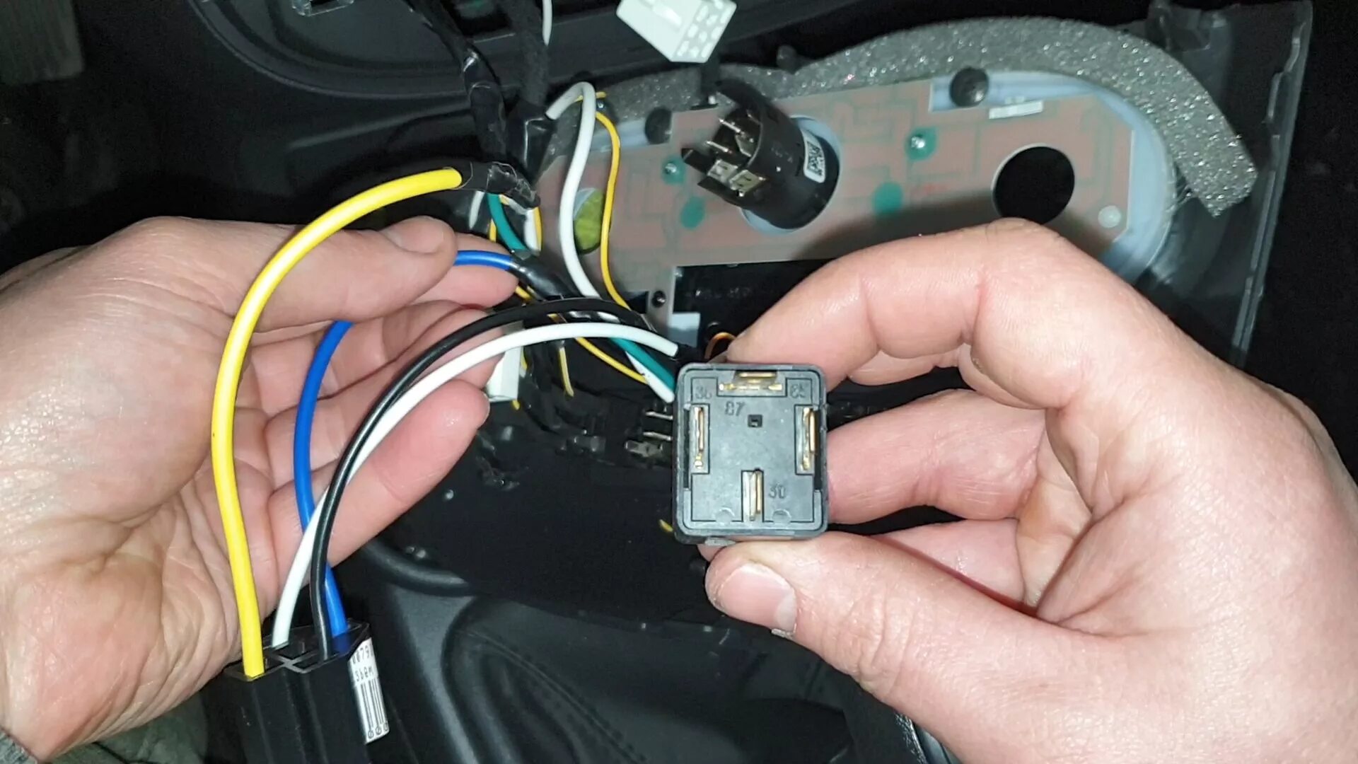 Подключение замка зажигания гранта Установка кнопки включения автомагнитолы, в обход ACC-замка зажигания Гранты FL.