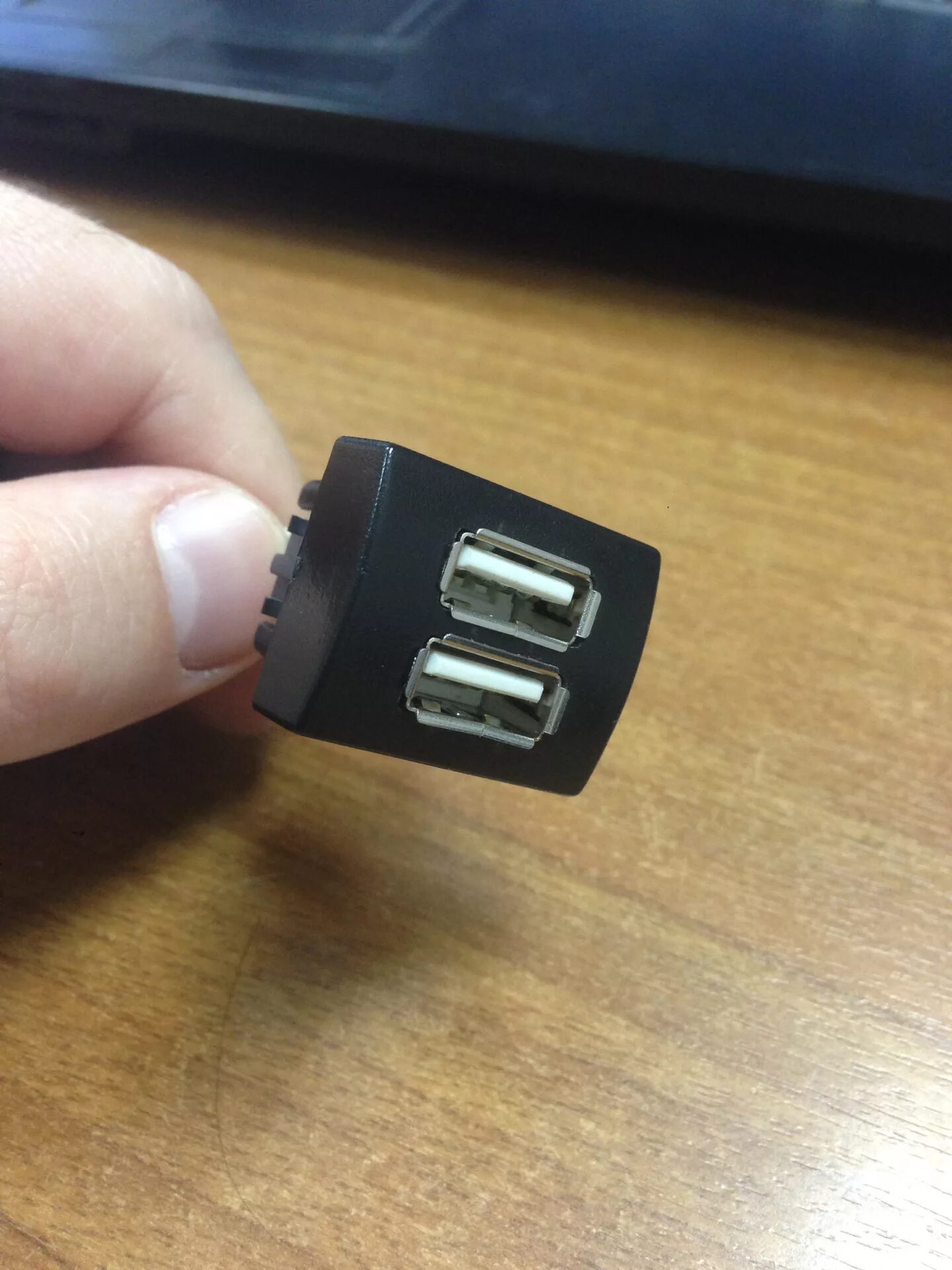 Подключение зарядного устройств приора USB розетка в Приору - Lada Приора седан, 1,6 л, 2009 года аксессуары DRIVE2