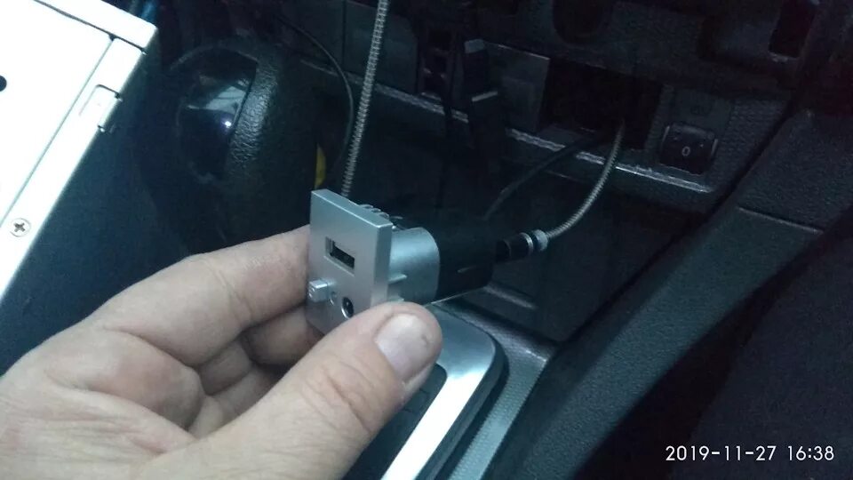 Подключения аукс форд 2 #14Установил в панель разъем USB-AUX - Ford Focus II Sedan, 2 л, 2010 года автоз