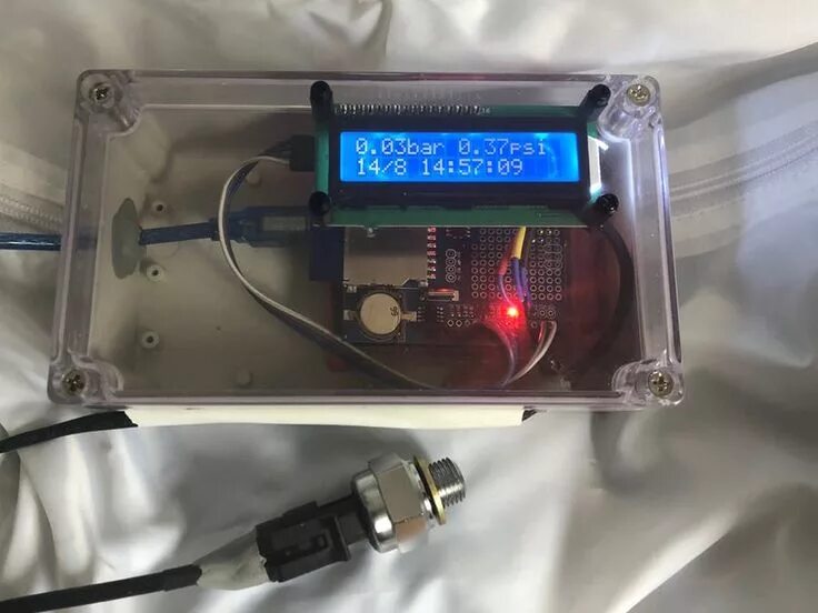 Подключения датчика давления воды к ардуино Arduino Pressure Measuring and LoggingAn SKU237545 pressure sensor.