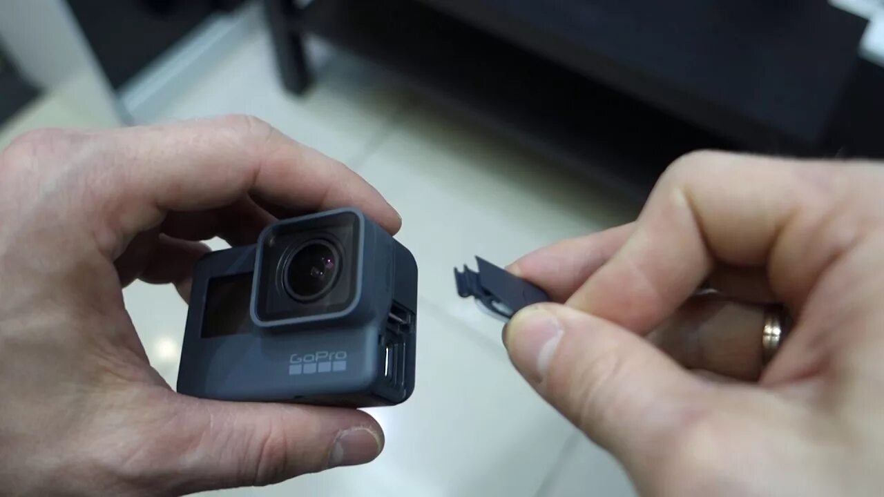 Подключить гоу про как веб камеру Снятие крышки сбоку под зарядку GoPro Hero 5/ Hero 6/ Hero 7 Black - YouTube