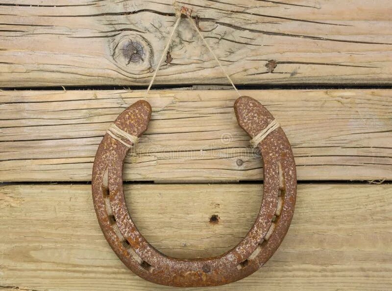 Подкова на двери фото Iron horseshoe stock image. Image of ancient, curve - 166421259