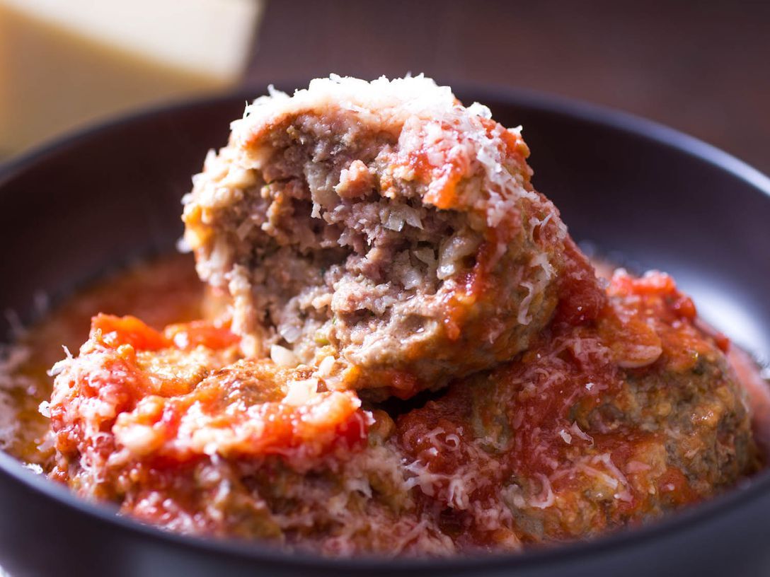 Подлива из фарша фото The Best Italian-American Meatballs Recipe Recipe Meatballs, Serious eats, Recip