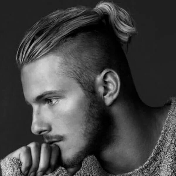 Поднятая прическа мужская men ponytail undercut - Google Search 男 の ポ ニ-テ-ル, メ ン ズ ヘ ア ス タ イ ル シ ョ-ト, メ ン 