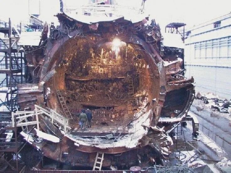 Поднятие лодки курск фото Wreck of the Russian nuclear submarine "Kursk" after being raised from the botto