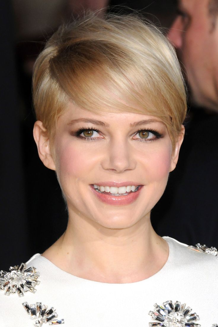 Поднятые короткие прически Pin by Sandy Choate on Hairstyles Celebrity short hair, Short hair styles, Pixie