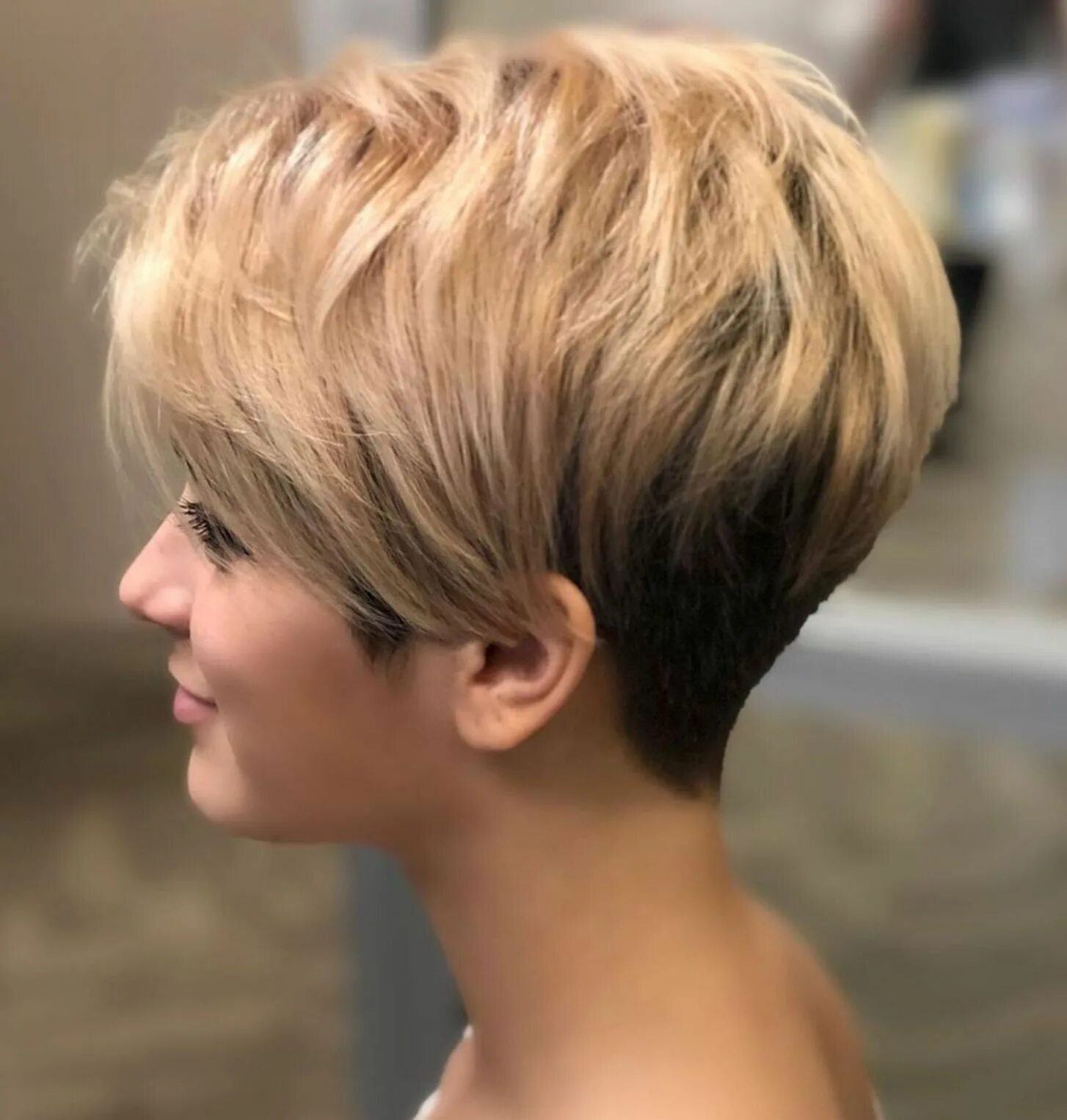 Поднятые короткие стрижки Easy-To-Manage Undercut Pixie Short hair styles easy, Short hair styles, Short h