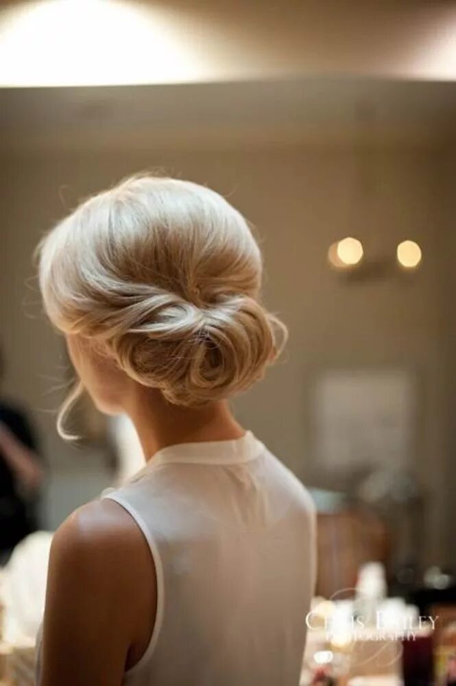 Подобранные прически Falls Five Favorite Hairstyles Wedding hairstyles, Short hair updo, Hair styles