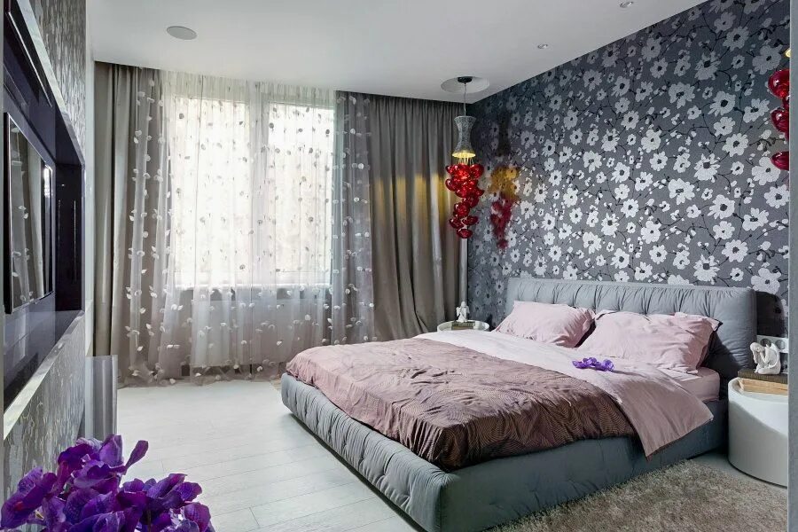 Подобрать интерьер к серым обоям серые обои с цветами в спальне Home decor, Stylish bedroom design, Stylish bedro