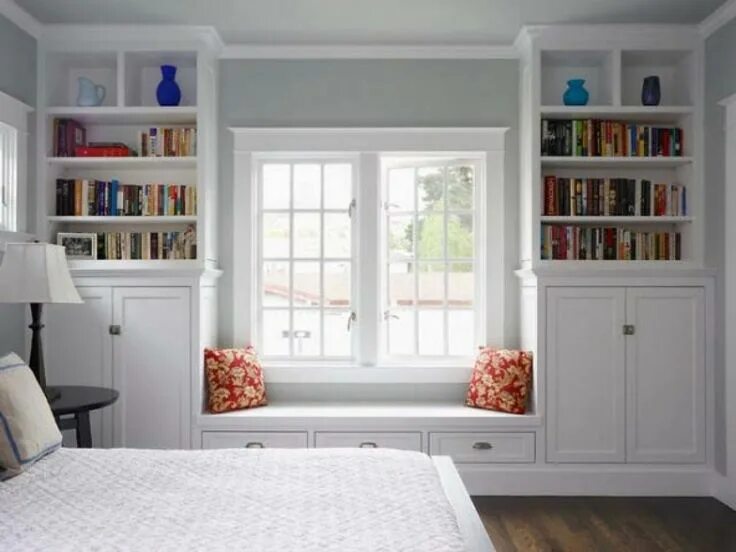 Подоконник шкаф фото Build window seat between bookcases. Hjem, Interiør hjem, Interiør soverom