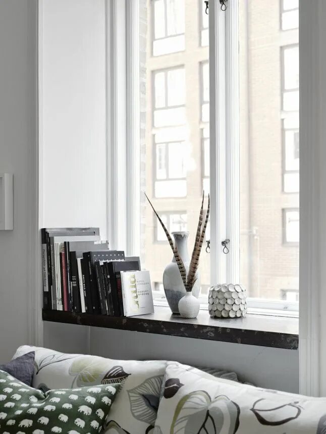 Подоконник современный стиль в интерьере Les petites surfaces du jour : bleu et gris nature Window sill decor, Window led