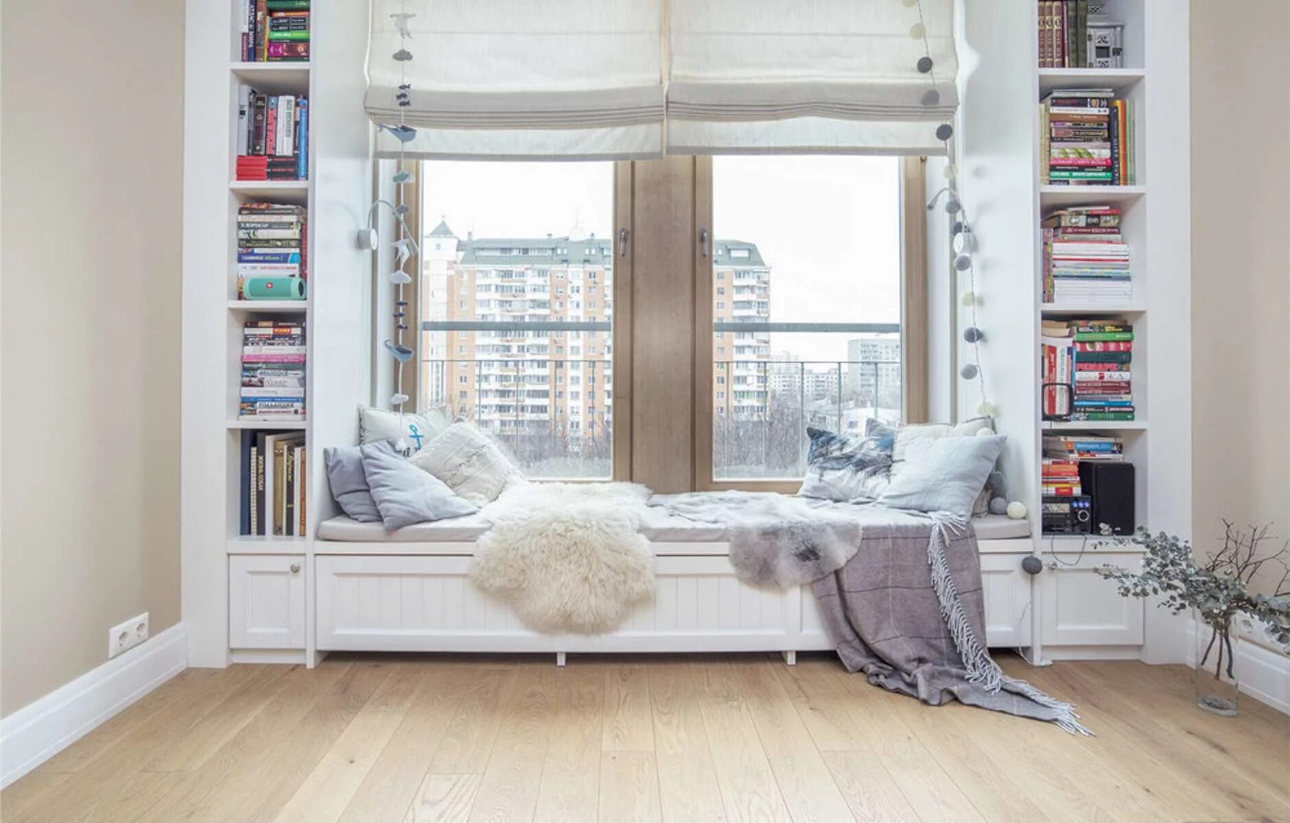 Подоконник в гостиной фото Как оформить подоконник: 6 идей, 30 примеров - INMYROOM