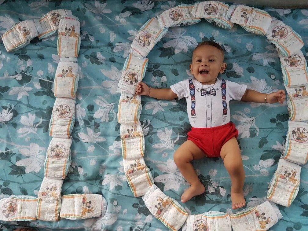 Подпись к фото 8 месяцев ребенку Foto de 10 meses Poses para fotografía de bebé, Fotos divertidas de bebés, Fotos