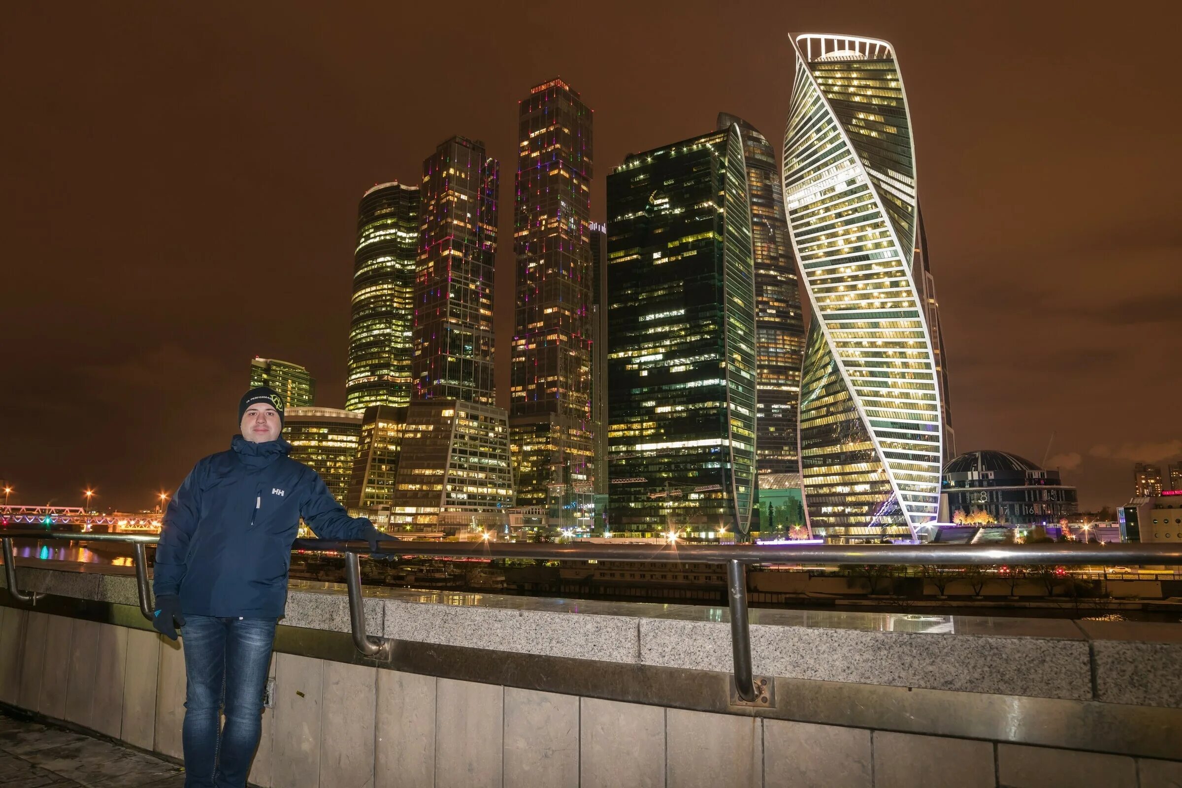 Подпись к фото москва сити Прогулка москвича по Москве" - фотоальбом пользователя Aleksandr_Selifanov на Ту