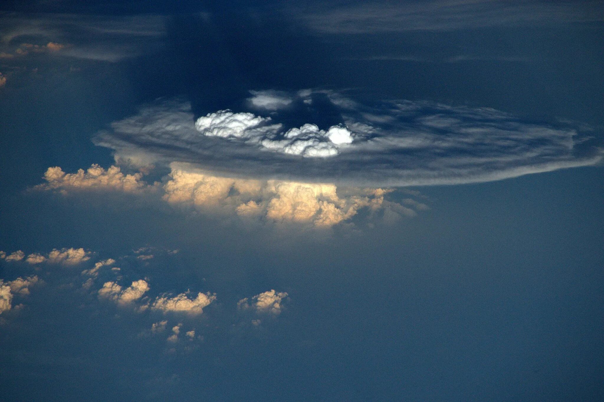 Подпись к фото облака Cumulonimbus Clouds, Cumulonimbus cloud, Earth from space