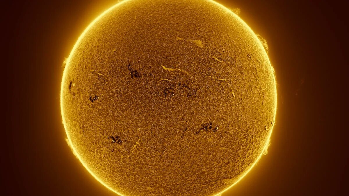 Подпись к фото солнца See the sun's savage surface like never before in new timelapse video