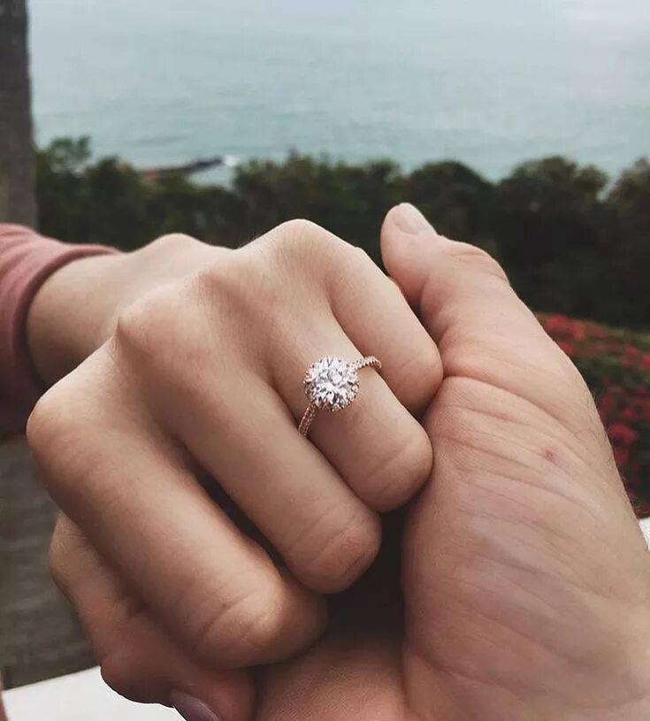 Подпись под фото с кольцом Our Most Popular Instagram Ring Selfies of 2017 Best engagement rings, Morganite