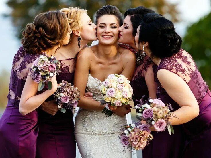 Подписать фото подруги свадьбы Exactly what a professional bridesmaid's job entails - Business Insider Beach we