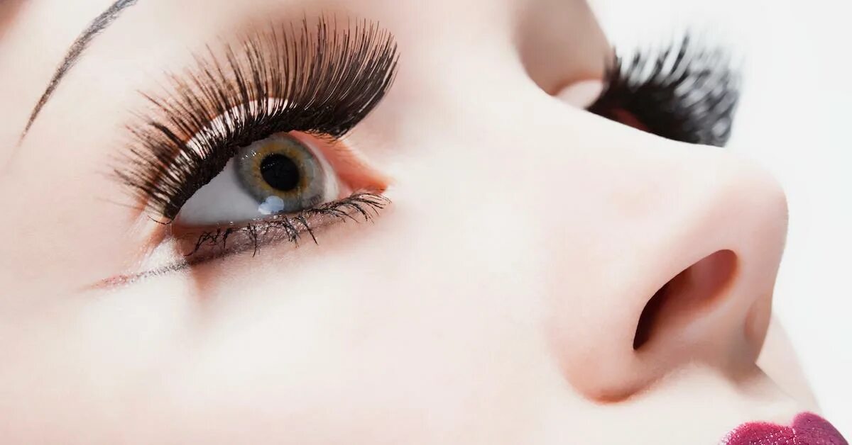 Подписать фото ресниц Vegan Lashes to Make Your Eyes Pop - Without the Use of Animal Products