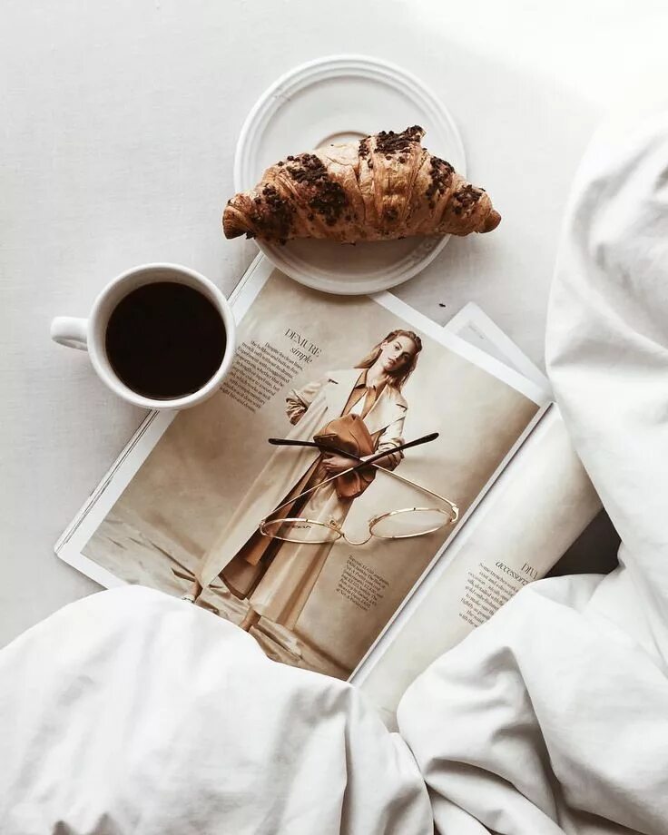 Подписать фото с кофе в инстаграм #morning #coffee and croissant ritual at home. Reading #Portermagazine in bed wi