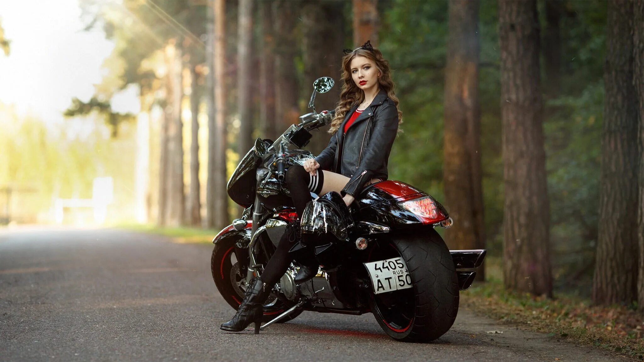 Подписать фото с мотоциклом девушке black and red cruiser motorcycle #women #model #outdoors #brunette #motorcycle #