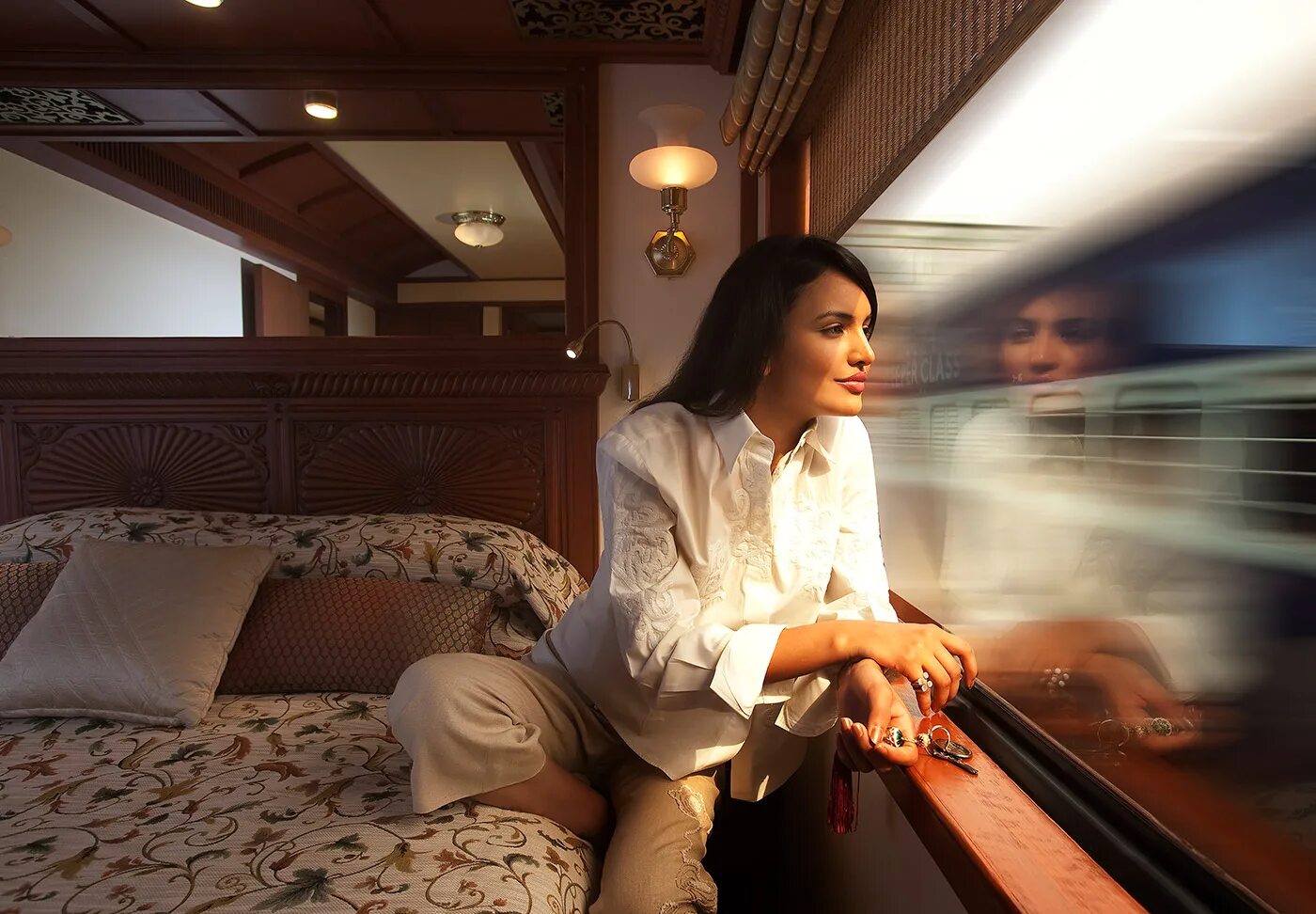 Подписать фото в поезде Luxurious Trains of India, Experiencing Rich Indian Culture on Wheels