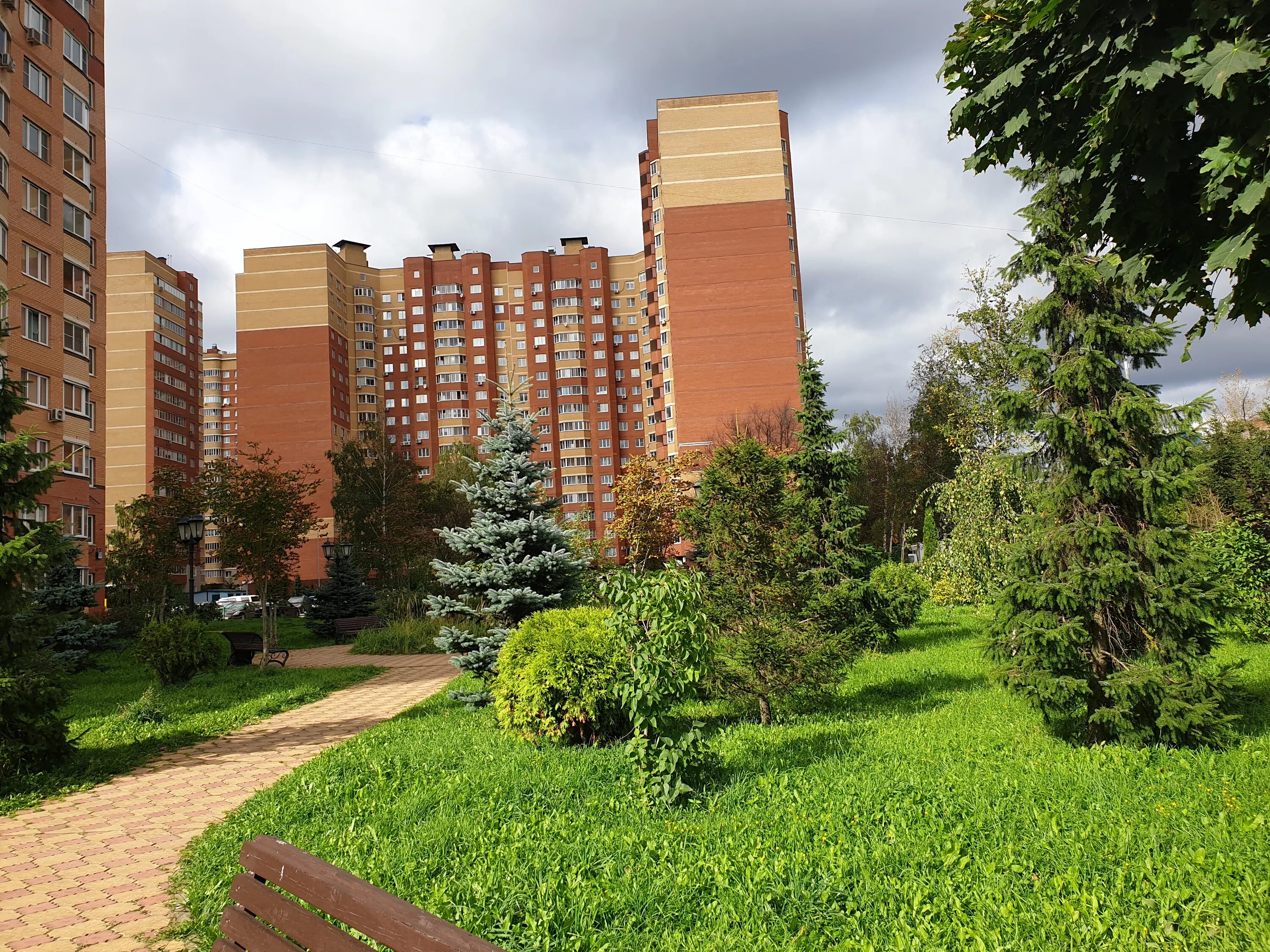 Подрезково московская область химки дпк октябрьский фото Фото: Подрезково, жилой комплекс, Московская обл., Химки, ул. 1-я Лесная - Яндек