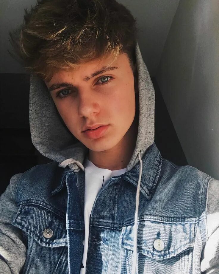 Подростки мальчики 14 лет фото Pin on hrvy Cute guys, Cute boys, Cute teenage boys