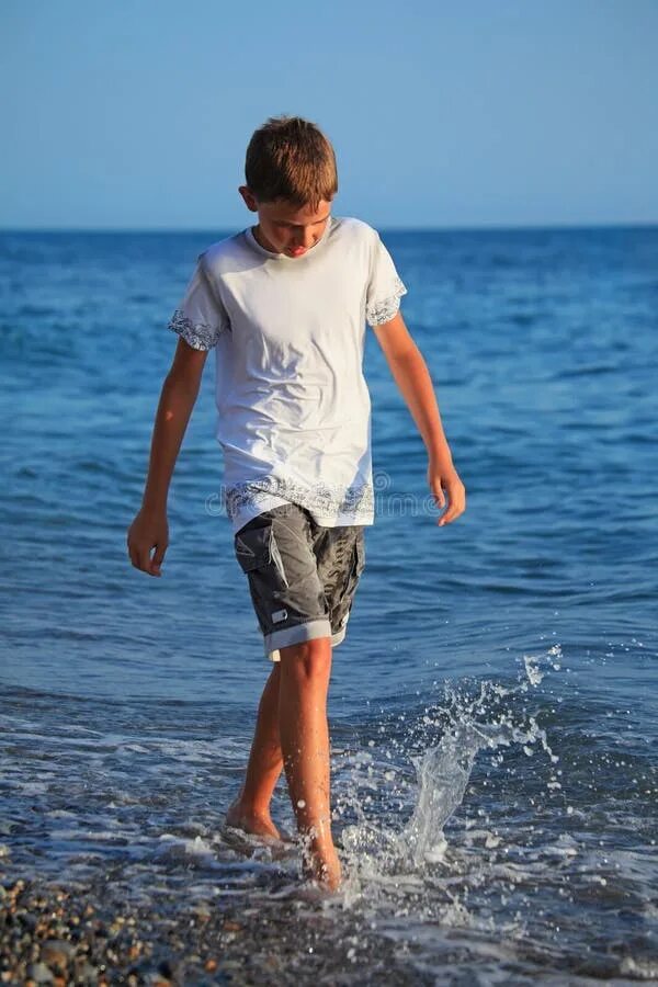 Подростки мальчики фото пляж Teenager Boy Going on Seacoast Stock Image - Image of attractive, resort: 117202