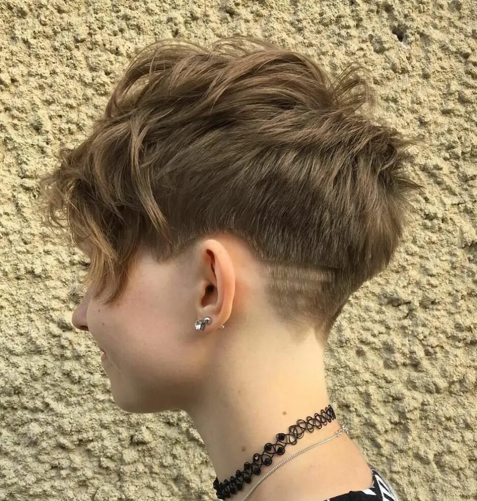 Подростковая прическа женская 30 Standout Curly and Wavy Pixie Cuts Longer pixie haircut, Short hair styles, S