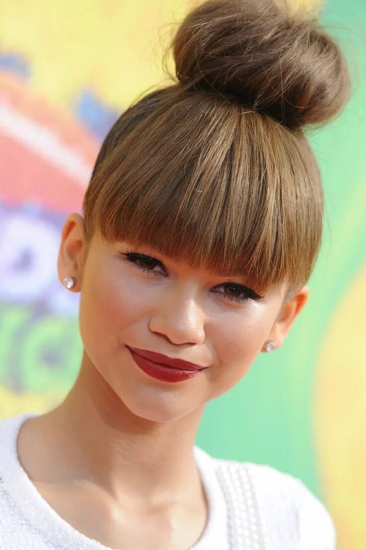 Подростковая прическа женская 20 Blunt Bangs Hairstyles Inspired By Celebs With The Best Bangs (With images) Z