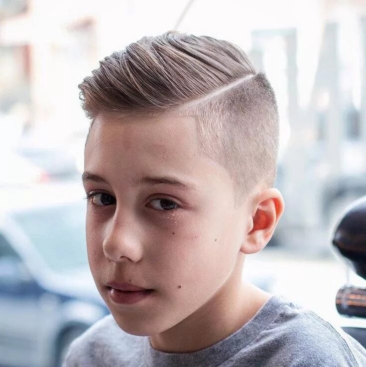 Подростковая стрижка для мальчика на средние волосы coupe petit garçon raie dégradé idée #hair #ideas #boy Boy hairstyles, Kids hair