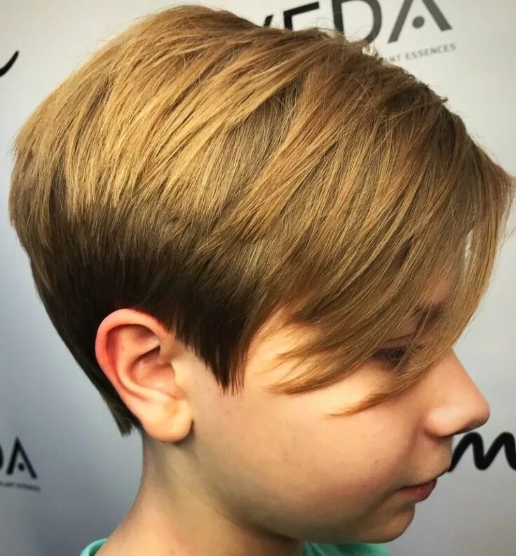 Подростковая стрижка для мальчика с длинной челкой Layered Bronde Pixie For Girls Kids hair cuts, Girl haircuts, Short hair haircut