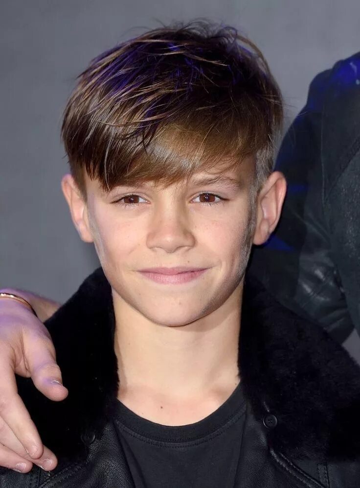 Подростковая стрижка для мальчика с длинной челкой Pin on Dylan obrien Teen boy haircuts, Boy haircuts long, Teen boy hairstyles