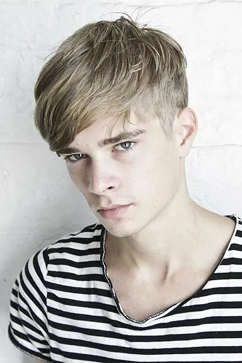 Подростковая стрижка мальчика с челкой Mens Hairstyles Bangs Haircuts with bangs, Hairstyles with bangs, Boy hairstyles