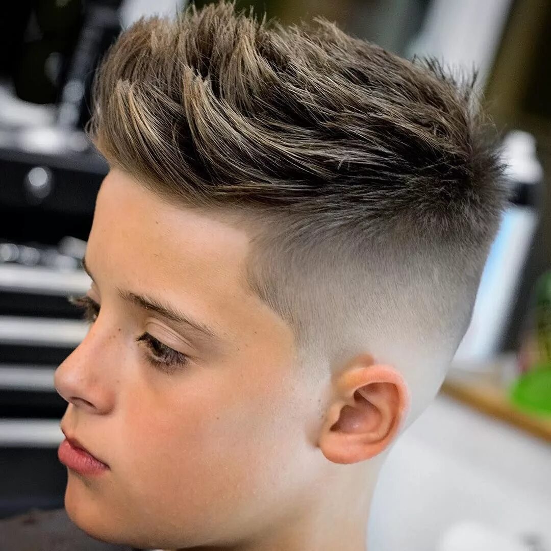 Подростковая стрижка волос модные Hairstyle for boys Boys fade haircut, Boys haircut styles, Kids fade haircut