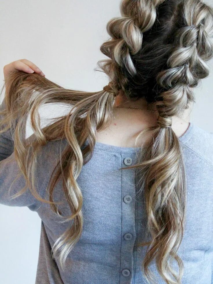 Подростковые прически на длинные волосы Oversized Pigtails Long hair styles, Medium hair styles, Hairdo for long hair