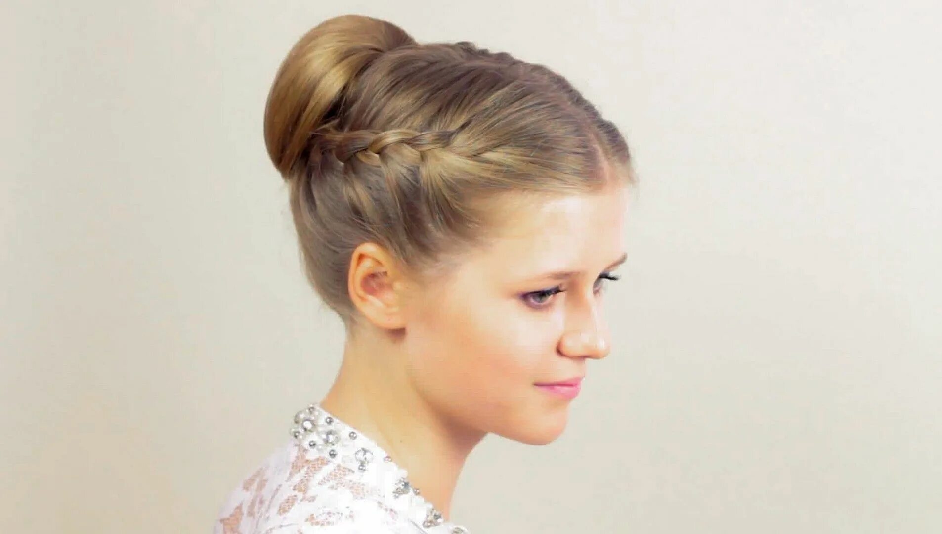 Подростковые прически в школу Bun (hairstyle) wallpaper Bun hairstyles, Braided bun hairstyles, Braided hairst