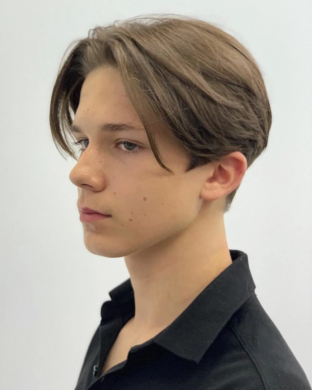 Подростковые стрижки для мальчиков длинные Bild könnte enthalten: eine oder mehrere Personen und Nahaufnahme Boy haircuts l