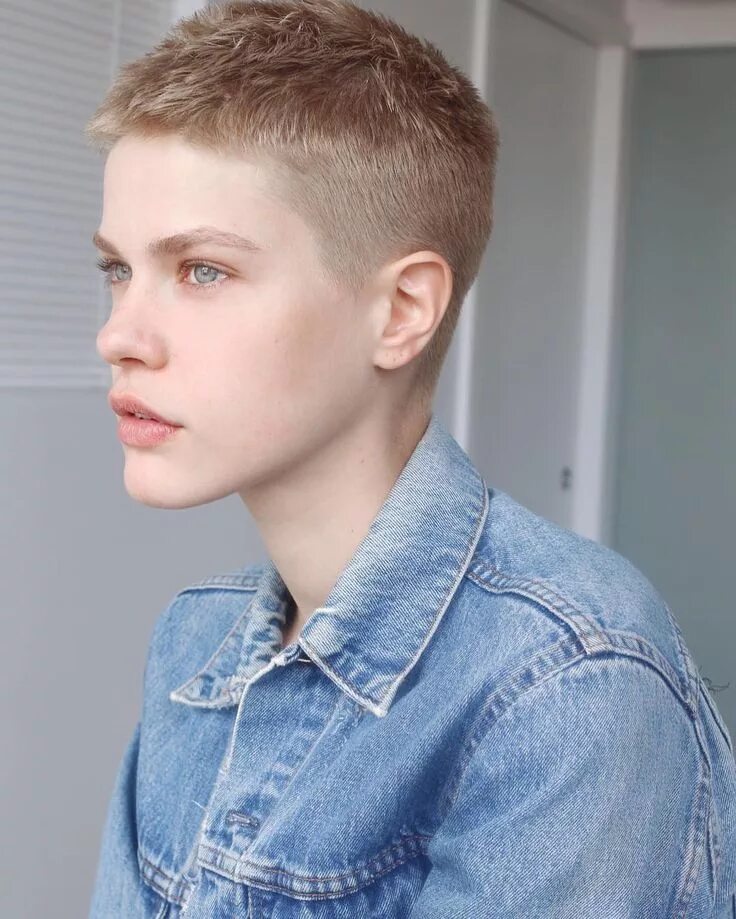 Подростковые стрижки женские Kris Gottschalk Kurze haare stylen, Ganz kurze haare, Kurze haare frauen