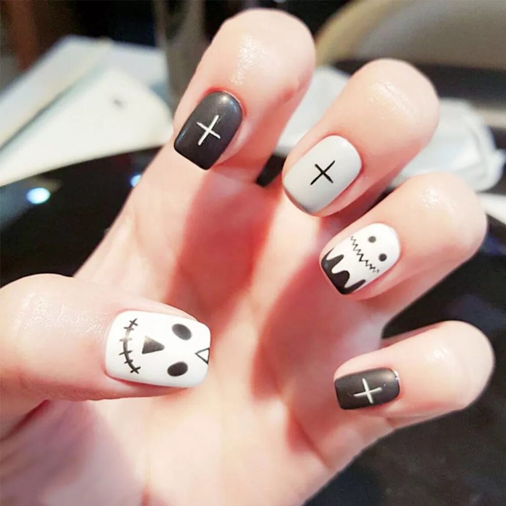 Подростковый дизайн ногтей 24pcs/set Full Finished Black Grey False Nails Short Design Cartoon Matte Girls 