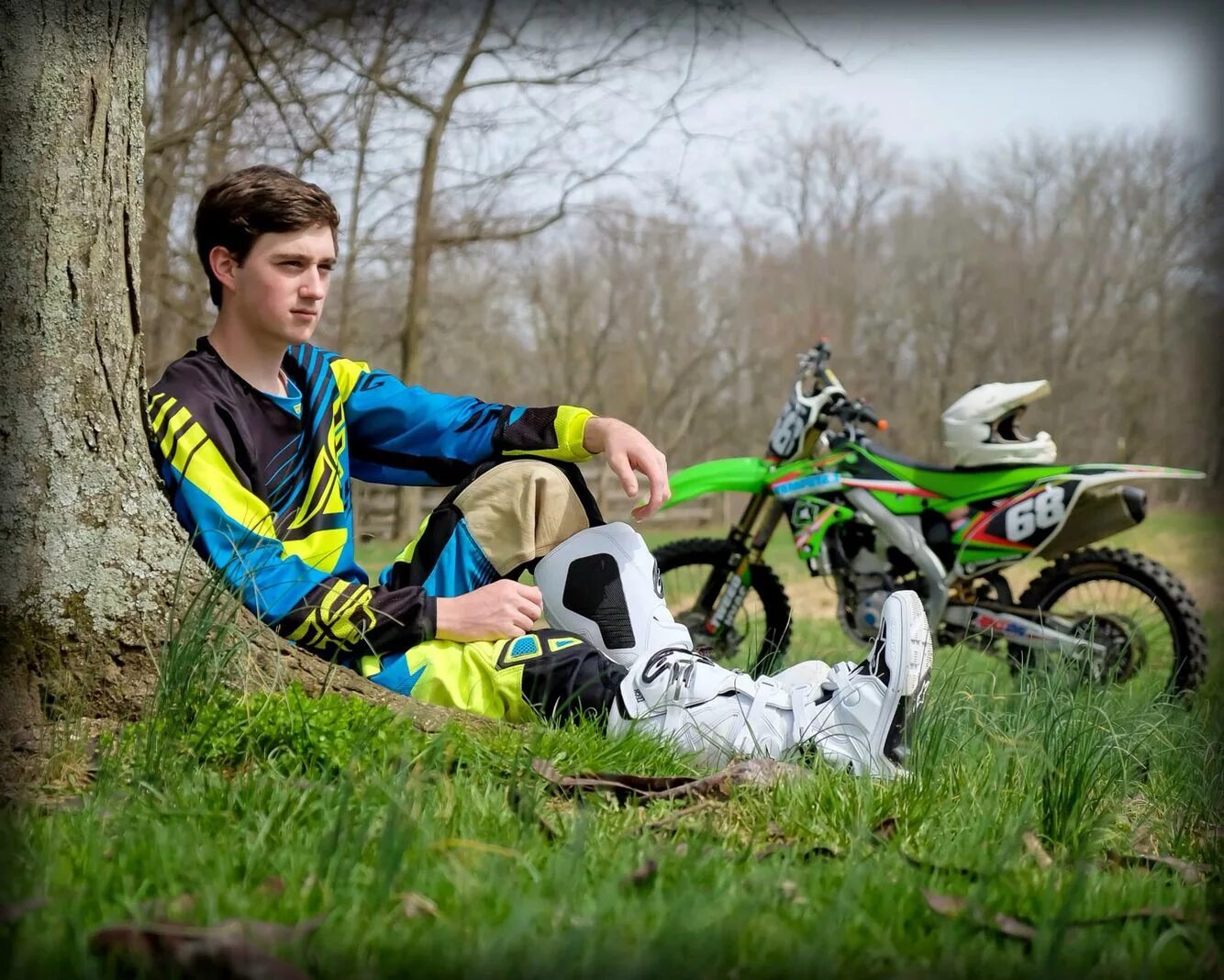 Подросток на мотоцикле фото Daniel's senior pictures. Class of 2015. Love of motocross #graduation #senior. 