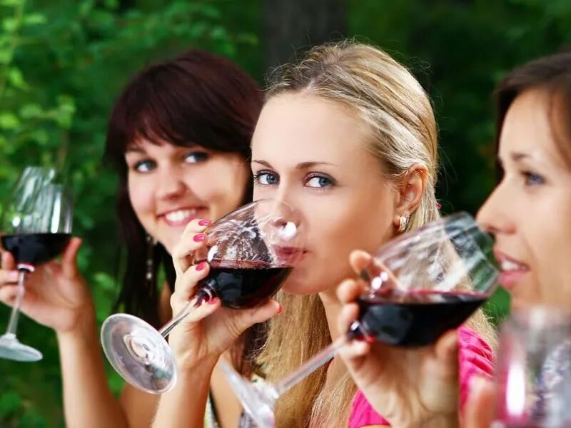 Подруги вино фото Prague Wine Tour Explore the city during a relaxed stroll