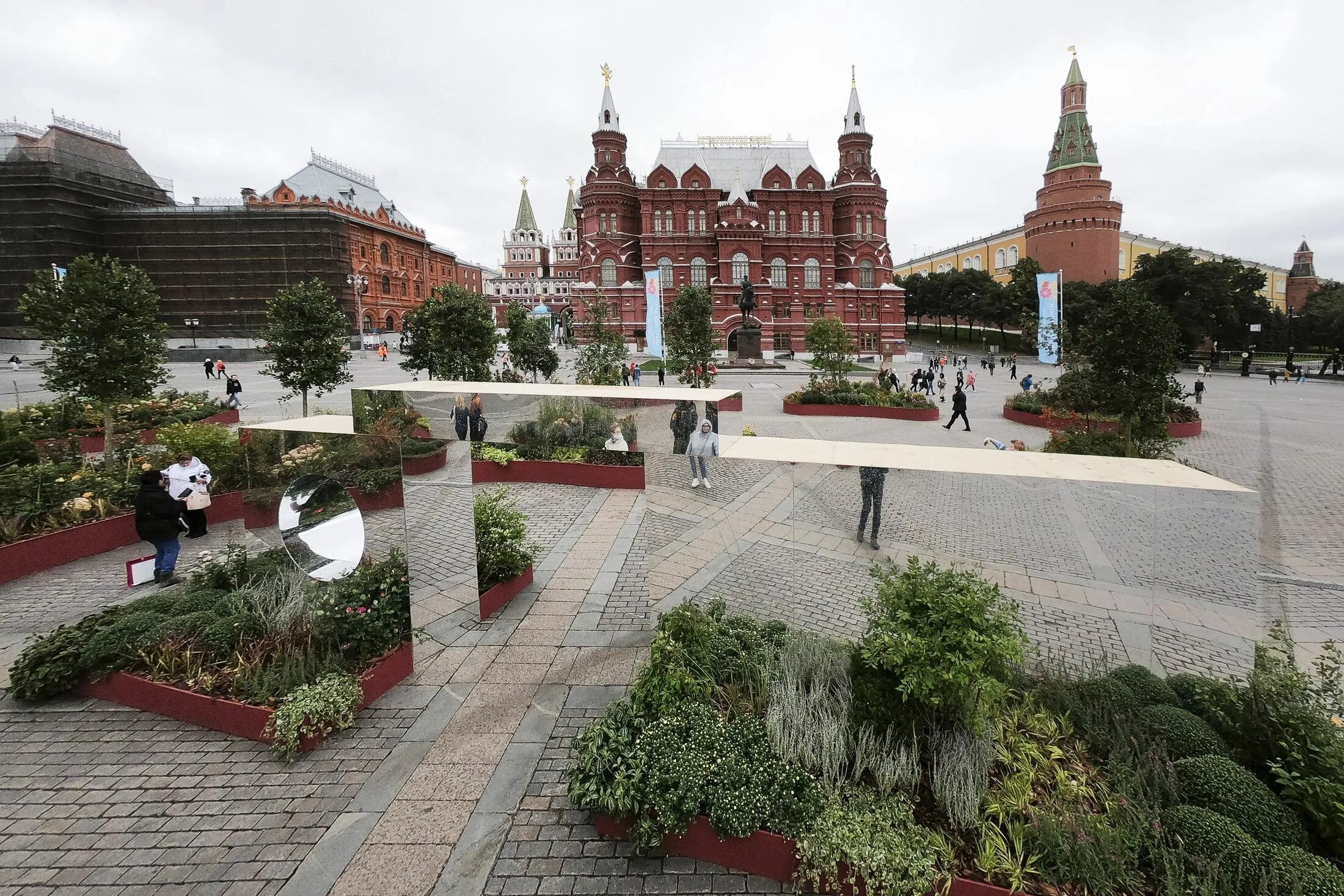 Подружка манежная площадь 1 стр 2 фото В Москве воссоздан один из самых популярных садов "Цветочного джема" - Российска